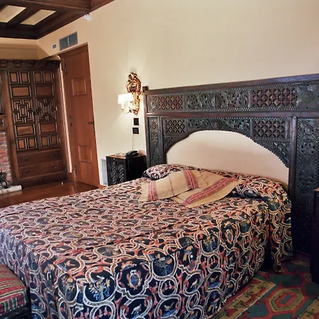 Hotel Castillo El Collado 2*